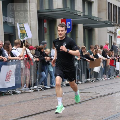 13.09.2026 - 21. swb-Marathon Bremen Strokosch-Dieckow http://msf.ph/oto/10390534 13.09.2026 13:03:27 Ziel 1090, 1587, 2889, 3092, 3500, 5024, 5143, 5719, 6973, 8096, 9642, 1372, 1950, 7206, 7478, 7715, 8028 meine-sportfotos.de