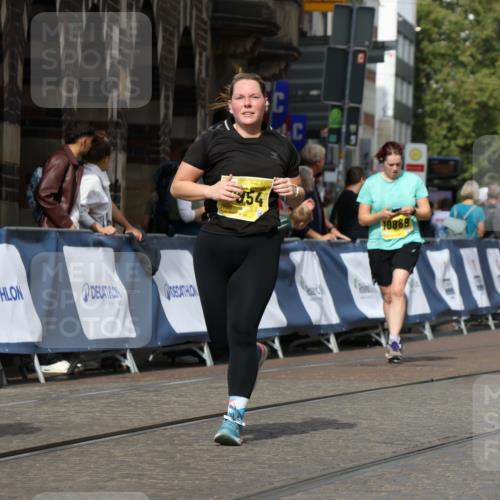 13.09.2026 - 21. swb-Marathon Bremen Strokosch-Dieckow http://msf.ph/oto/10390545 13.09.2026 11:13:41 Ziel 10484, 10883, 11048, 11392, 11670, 12460, 12521, 10330, 10766, 11078, 12010 meine-sportfotos.de