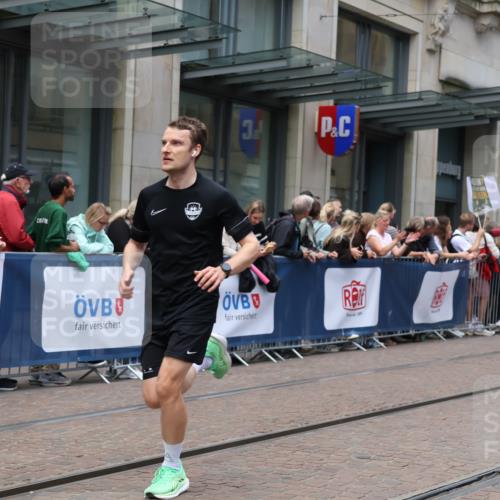13.09.2026 - 21. swb-Marathon Bremen Strokosch-Dieckow http://msf.ph/oto/10390546 13.09.2026 13:03:28 Ziel 895, 1090, 1587, 2889, 3092, 3500, 4236, 5024, 5143, 5719, 6973, 8096, 9642, 1372, 1950, 7206, 7478, 7715, 8028 meine-sportfotos.de