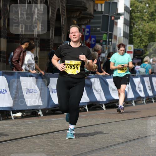13.09.2026 - 21. swb-Marathon Bremen Strokosch-Dieckow http://msf.ph/oto/10390550 13.09.2026 11:13:41 Ziel 10484, 10883, 11048, 11392, 11670, 12460, 12521, 10330, 10766, 11078, 12010 meine-sportfotos.de