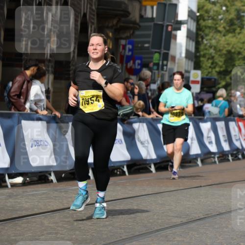 13.09.2026 - 21. swb-Marathon Bremen Strokosch-Dieckow http://msf.ph/oto/10390559 13.09.2026 11:13:41 Ziel 10484, 10883, 11048, 11392, 11670, 12460, 12521, 10330, 10766, 11078, 12010 meine-sportfotos.de