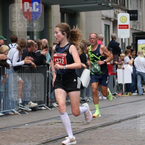 13.09.2026 - 21. swb-Marathon Bremen Strokosch-Dieckow http://msf.ph/oto/10390562 13.09.2026 13:03:36 Ziel 895, 1587, 2094, 2889, 3500, 4236, 5143, 6973, 8096, 9061, 9129, 9544, 9642, 1090, 1372, 1950, 3092, 5024, 5143, 5719, 6973, 7206, 7478, 7715 meine-sportfotos.de