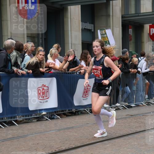 13.09.2026 - 21. swb-Marathon Bremen Strokosch-Dieckow http://msf.ph/oto/10390569 13.09.2026 13:03:36 Ziel 895, 1587, 2094, 2889, 3500, 4236, 5143, 6973, 8096, 9061, 9129, 9544, 9642, 1090, 1372, 1950, 3092, 5024, 5143, 5719, 6973, 7206, 7478, 7715 meine-sportfotos.de