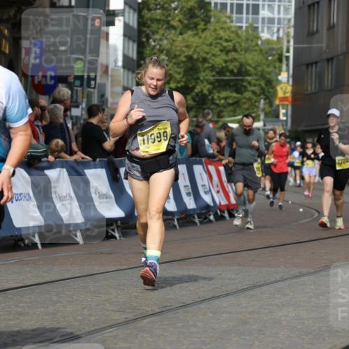 13.09.2026 - 21. swb-Marathon Bremen Strokosch-Dieckow http://msf.ph/oto/10390597 13.09.2026 11:13:45 Ziel 10484, 10545, 10883, 11392, 11670, 11954, 12280, 12460, 12521, 10330, 10491, 10799, 10880, 11078 meine-sportfotos.de