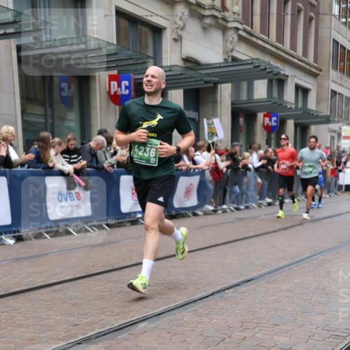 13.09.2026 - 21. swb-Marathon Bremen Strokosch-Dieckow http://msf.ph/oto/10390613 13.09.2026 13:03:44 Ziel 895, 2094, 2889, 3500, 4110, 4236, 6815, 8096, 9061, 9129, 9544, 9642, 9813, 1090, 1372, 1587, 1950, 3092, 5024, 5143, 5719, 6973, 7715, 8096 meine-sportfotos.de