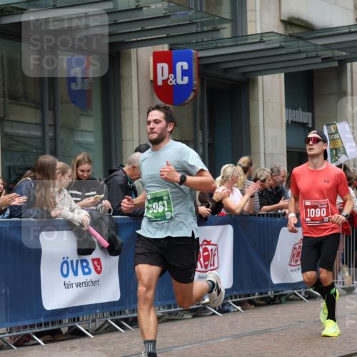 13.09.2026 - 21. swb-Marathon Bremen Strokosch-Dieckow http://msf.ph/oto/10390626 13.09.2026 13:03:46 Ziel 895, 2094, 2889, 3424, 3500, 4110, 4236, 6815, 9061, 9129, 9544, 9642, 9813, 1090, 1372, 1587, 1950, 3092, 5024, 5143, 5719, 6973, 7715, 8096 meine-sportfotos.de