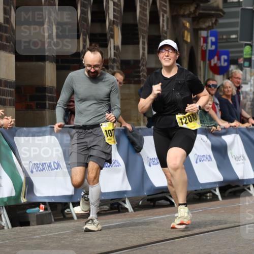 13.09.2026 - 21. swb-Marathon Bremen Strokosch-Dieckow http://msf.ph/oto/10390627 13.09.2026 11:13:51 Ziel 10484, 10545, 10883, 10889, 11084, 11392, 11670, 11954, 11999, 12280, 12460, 12521, 10491, 10799, 10880, 11027, 11902 meine-sportfotos.de
