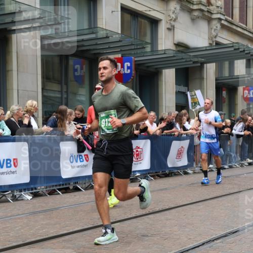 13.09.2026 - 21. swb-Marathon Bremen Strokosch-Dieckow http://msf.ph/oto/10390638 13.09.2026 13:03:47 Ziel 895, 2094, 2889, 3424, 3500, 4110, 4236, 6815, 9061, 9129, 9544, 9642, 9813, 1090, 1587, 1950, 3092, 5024, 5143, 5719, 6973, 7715, 8096 meine-sportfotos.de