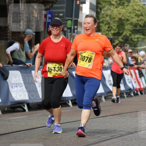 13.09.2026 - 21. swb-Marathon Bremen Strokosch-Dieckow http://msf.ph/oto/10390667 13.09.2026 11:13:55 Ziel 10484, 10545, 10766, 10883, 10889, 11084, 11392, 11670, 11954, 11999, 12010, 12280, 12460, 12521, 10491, 10799, 10880, 11027, 11902 meine-sportfotos.de