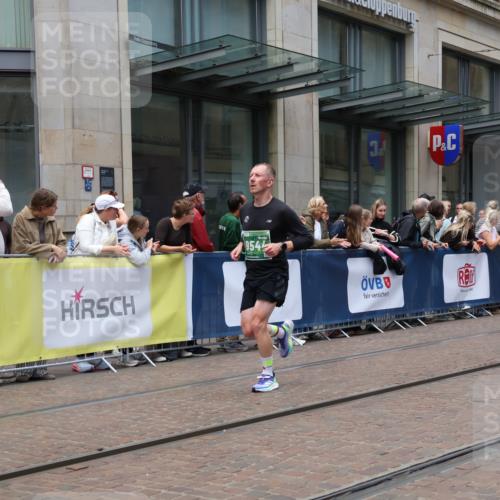 13.09.2026 - 21. swb-Marathon Bremen Strokosch-Dieckow http://msf.ph/oto/10390679 13.09.2026 13:03:51 Ziel 895, 2094, 3284, 3424, 3500, 4110, 4236, 4239, 6815, 9061, 9129, 9544, 9813, 1090, 1587, 2889, 3092, 3500, 5024, 5143, 5719, 6973, 8096, 9642 meine-sportfotos.de