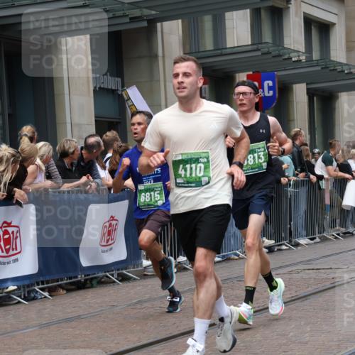 13.09.2026 - 21. swb-Marathon Bremen Strokosch-Dieckow http://msf.ph/oto/10390694 13.09.2026 13:03:59 Ziel 650, 1860, 3284, 3424, 4110, 4239, 6815, 7871, 9544, 9813, 895, 1090, 1587, 2094, 2889, 3500, 4236, 5143, 6973, 8096, 9061, 9129, 9642 meine-sportfotos.de