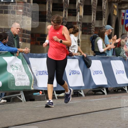 13.09.2026 - 21. swb-Marathon Bremen Strokosch-Dieckow http://msf.ph/oto/10390701 13.09.2026 11:14:02 Ziel 10330, 10545, 10766, 10889, 11078, 11084, 11954, 11999, 12010, 12280, 10402, 10586, 10854, 11027, 11233, 11535, 11864, 11902 meine-sportfotos.de