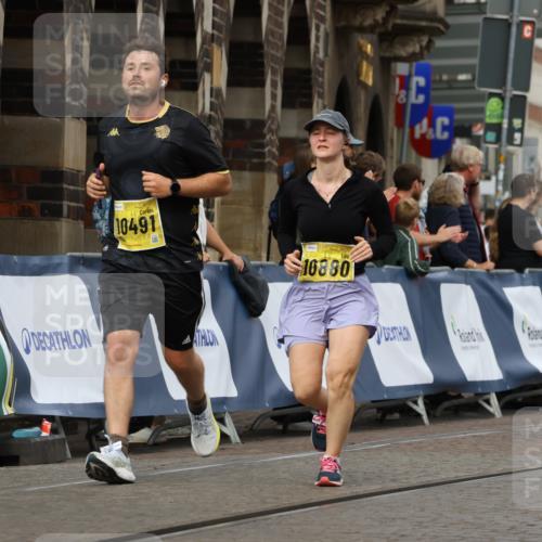 13.09.2026 - 21. swb-Marathon Bremen Strokosch-Dieckow http://msf.ph/oto/10390732 13.09.2026 11:14:06 Ziel 10330, 10766, 10889, 11078, 11084, 11999, 12010, 10395, 10396, 10402, 10586, 10784, 10854, 11233, 11535, 11703, 11864, 12100 meine-sportfotos.de