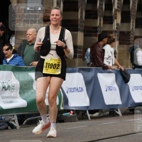 13.09.2026 - 21. swb-Marathon Bremen Strokosch-Dieckow http://msf.ph/oto/10390761 13.09.2026 11:14:11 Ziel 10330, 10491, 10766, 10799, 10880, 11078, 12010, 10303, 10395, 10396, 10402, 10586, 10784, 10854, 11041, 11140, 11173, 11363, 11703, 11864, 12100 meine-sportfotos.de