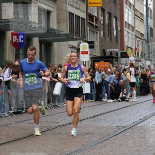 13.09.2026 - 21. swb-Marathon Bremen Strokosch-Dieckow http://msf.ph/oto/10390764 13.09.2026 13:04:07 Ziel 650, 744, 1223, 1224, 1860, 2207, 2956, 3284, 3424, 4110, 4239, 6815, 7871, 8936, 9813, 13034, 895, 2094, 2889, 3500, 4236, 6815, 8096, 9061, 9129, 9544, 9642 meine-sportfotos.de