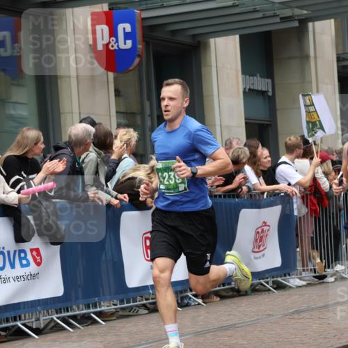 13.09.2026 - 21. swb-Marathon Bremen Strokosch-Dieckow http://msf.ph/oto/10390776 13.09.2026 13:04:08 Ziel 650, 744, 1223, 1224, 1860, 2207, 2956, 3284, 3424, 4110, 4239, 7871, 8936, 9813, 13034, 895, 2094, 2889, 3500, 4110, 4236, 6815, 8096, 9061, 9129, 9544, 9642 meine-sportfotos.de