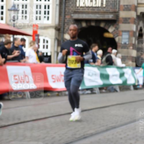 13.09.2026 - 21. swb-Marathon Bremen Strokosch-Dieckow http://msf.ph/oto/10390783 13.09.2026 11:14:22 Ziel 10491, 10799, 10880, 11027, 11233, 11535, 11902, 10303, 10722, 11041, 11140, 11173, 11363, 11408, 12112, 12431 meine-sportfotos.de