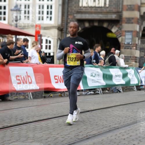 13.09.2026 - 21. swb-Marathon Bremen Strokosch-Dieckow http://msf.ph/oto/10390787 13.09.2026 11:14:22 Ziel 10491, 10799, 10880, 11027, 11233, 11535, 11902, 10303, 10722, 11041, 11140, 11173, 11363, 11408, 12112, 12431 meine-sportfotos.de