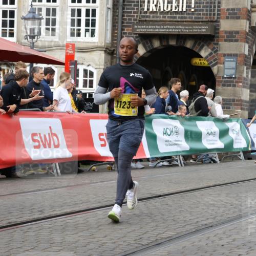 13.09.2026 - 21. swb-Marathon Bremen Strokosch-Dieckow http://msf.ph/oto/10390793 13.09.2026 11:14:22 Ziel 10491, 10799, 10880, 11027, 11233, 11535, 11902, 10303, 10722, 11041, 11140, 11173, 11363, 11408, 12112, 12431 meine-sportfotos.de