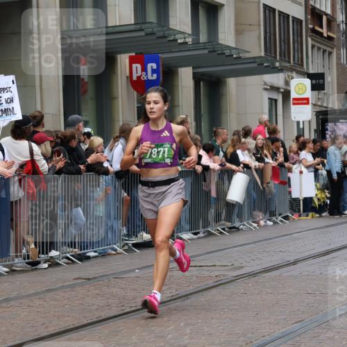 13.09.2026 - 21. swb-Marathon Bremen Strokosch-Dieckow http://msf.ph/oto/10390799 13.09.2026 13:04:12 Ziel 650, 744, 1223, 1224, 1860, 2207, 2956, 3284, 4239, 5283, 7871, 8701, 8936, 9070, 13034, 895, 2094, 2889, 3424, 3500, 4110, 4236, 6815, 9061, 9129, 9544, 9642, 9813 meine-sportfotos.de