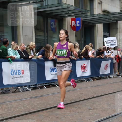 13.09.2026 - 21. swb-Marathon Bremen Strokosch-Dieckow http://msf.ph/oto/10390815 13.09.2026 13:04:13 Ziel 650, 744, 1223, 1224, 1860, 2207, 2956, 3284, 4239, 5283, 7871, 8701, 8936, 9070, 13034, 895, 2094, 2889, 3424, 3500, 4110, 4236, 6815, 9061, 9129, 9544, 9642, 9813 meine-sportfotos.de