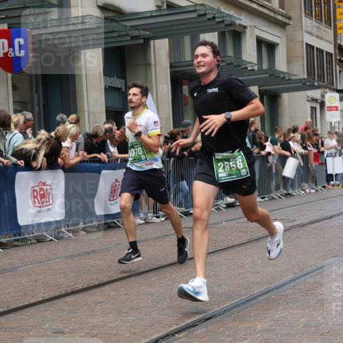 13.09.2026 - 21. swb-Marathon Bremen Strokosch-Dieckow http://msf.ph/oto/10390892 13.09.2026 13:04:25 Ziel 744, 1223, 1224, 1712, 2207, 2646, 2956, 5283, 5674, 7538, 7814, 8054, 8701, 8936, 9070, 9306, 9495, 9689, 13034, 13187, 650, 744, 1860, 3284, 3424, 4110, 4239, 6815, 7871, 9544, 9813 meine-sportfotos.de
