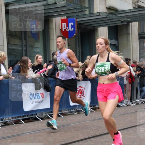 13.09.2026 - 21. swb-Marathon Bremen Strokosch-Dieckow http://msf.ph/oto/10390919 13.09.2026 13:04:29 Ziel 1224, 1712, 2207, 2646, 2956, 5283, 5674, 6708, 7538, 7814, 8054, 8701, 9070, 9306, 9495, 9689, 13034, 13187, 650, 744, 1223, 1224, 1860, 2207, 3284, 3424, 4110, 4239, 6815, 7871, 8936, 9813, 13034 meine-sportfotos.de