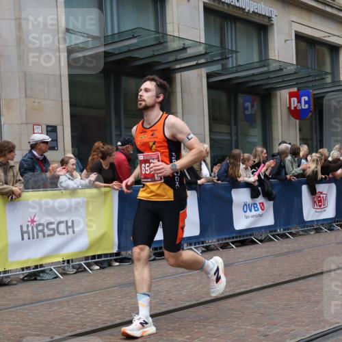 13.09.2026 - 21. swb-Marathon Bremen Strokosch-Dieckow http://msf.ph/oto/10390956 13.09.2026 13:04:33 Ziel 1712, 2646, 5283, 5674, 6708, 7538, 7814, 8054, 8701, 9070, 9306, 9495, 9689, 13187, 650, 744, 1223, 1224, 1860, 2207, 2956, 3284, 3424, 4110, 4239, 7871, 8936, 9813, 13034 meine-sportfotos.de