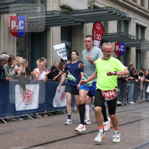 13.09.2026 - 21. swb-Marathon Bremen Strokosch-Dieckow http://msf.ph/oto/10391022 13.09.2026 13:04:41 Ziel 1336, 1712, 1822, 2297, 2646, 3196, 4729, 5674, 6708, 7538, 7814, 8054, 9306, 9495, 9689, 13187, 650, 744, 1223, 1224, 1860, 2207, 2956, 3284, 4239, 5283, 7871, 8701, 8936, 9070, 13034 meine-sportfotos.de