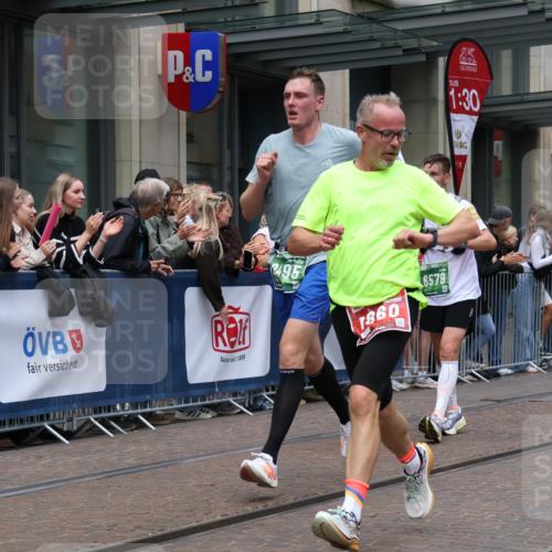 13.09.2026 - 21. swb-Marathon Bremen Strokosch-Dieckow http://msf.ph/oto/10391025 13.09.2026 13:04:41 Ziel 1336, 1712, 1822, 2297, 2646, 3196, 4729, 5674, 6708, 7538, 7814, 8054, 9306, 9495, 9689, 13187, 650, 744, 1223, 1224, 1860, 2207, 2956, 3284, 4239, 5283, 7871, 8701, 8936, 9070, 13034 meine-sportfotos.de