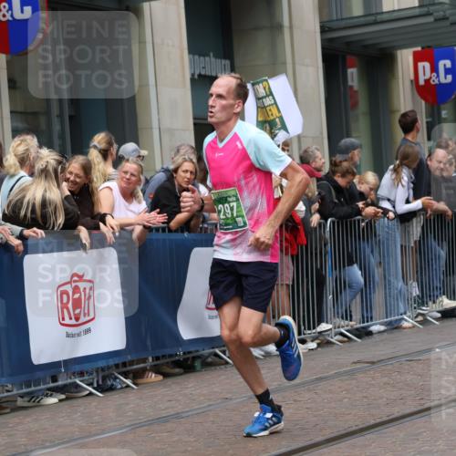 13.09.2026 - 21. swb-Marathon Bremen Strokosch-Dieckow http://msf.ph/oto/10391088 13.09.2026 13:04:53 Ziel 1336, 1822, 2297, 3196, 3365, 4025, 4729, 7102, 9273, 1223, 1224, 1712, 2207, 2646, 2956, 5283, 5674, 6708, 7538, 7814, 8054, 8701, 8936, 9070, 9306, 9495, 9689, 13034, 13187 meine-sportfotos.de