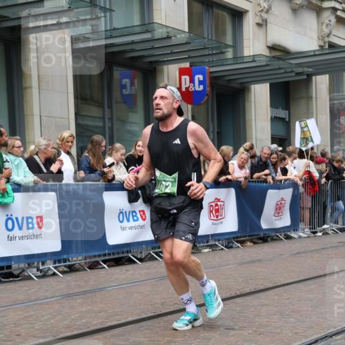 13.09.2026 - 21. swb-Marathon Bremen Strokosch-Dieckow http://msf.ph/oto/10391104 13.09.2026 13:04:56 Ziel 439, 1336, 1822, 2297, 3196, 3365, 4025, 4729, 5092, 7102, 9273, 1712, 2646, 2956, 5283, 5674, 6708, 7538, 7814, 8054, 8701, 9070, 9306, 9495, 9689, 13187 meine-sportfotos.de