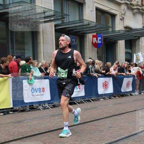 13.09.2026 - 21. swb-Marathon Bremen Strokosch-Dieckow http://msf.ph/oto/10391107 13.09.2026 13:04:56 Ziel 439, 1336, 1822, 2297, 3196, 3365, 4025, 4729, 5092, 7102, 9273, 1712, 2646, 2956, 5283, 5674, 6708, 7538, 7814, 8054, 8701, 9070, 9306, 9495, 9689, 13187 meine-sportfotos.de