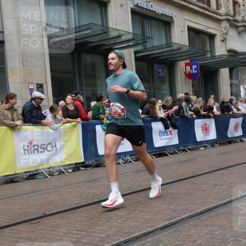 13.09.2026 - 21. swb-Marathon Bremen Strokosch-Dieckow http://msf.ph/oto/10391127 13.09.2026 13:05:00 Ziel 439, 1822, 2297, 3196, 3365, 4025, 4729, 5092, 7102, 7141, 9273, 1336, 1712, 2646, 3196, 5283, 5674, 6708, 7538, 7814, 8054, 8701, 9070, 9306, 9495, 9689, 13187 meine-sportfotos.de