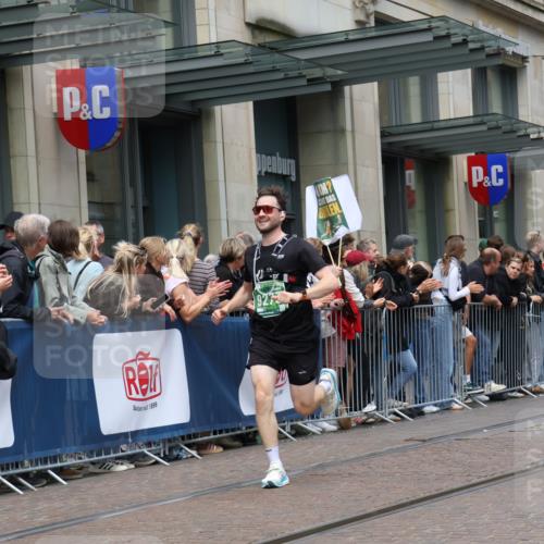 13.09.2026 - 21. swb-Marathon Bremen Strokosch-Dieckow http://msf.ph/oto/10391130 13.09.2026 13:05:04 Ziel 439, 1822, 2297, 3271, 3365, 4025, 5092, 5199, 5725, 6579, 7102, 7141, 9273, 1336, 1712, 2297, 2646, 3196, 4729, 5674, 6708, 7538, 7814, 8054, 9306, 9495, 9689, 13187 meine-sportfotos.de