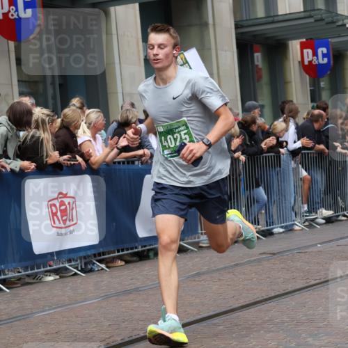 13.09.2026 - 21. swb-Marathon Bremen Strokosch-Dieckow http://msf.ph/oto/10391141 13.09.2026 13:05:06 Ziel 439, 3242, 3271, 3365, 4025, 5092, 5199, 5725, 6579, 7102, 7141, 9273, 1336, 1712, 1822, 2297, 2646, 3196, 4729, 5674, 6708, 7538, 7814, 8054, 9306, 9495, 9689, 13187 meine-sportfotos.de