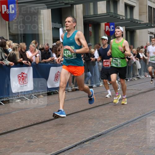 13.09.2026 - 21. swb-Marathon Bremen Strokosch-Dieckow http://msf.ph/oto/10391158 13.09.2026 13:05:09 Ziel 439, 1562, 3242, 3271, 3365, 4025, 5092, 5199, 5725, 6579, 7141, 9273, 1336, 1822, 2297, 2646, 3196, 4729, 5674, 6708, 7102, 7538, 7814, 8054, 9306, 9495, 9689, 13187 meine-sportfotos.de