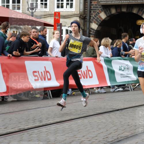 13.09.2026 - 21. swb-Marathon Bremen Strokosch-Dieckow http://msf.ph/oto/10391167 13.09.2026 11:15:10 Ziel 10271, 10519, 10557, 10605, 10705, 10752, 10776, 10805, 11085, 11097, 11098, 11186, 11288, 11645, 11673, 11876, 11974, 12191, 12193, 10606, 11424 meine-sportfotos.de