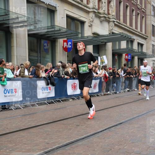 13.09.2026 - 21. swb-Marathon Bremen Strokosch-Dieckow http://msf.ph/oto/10391210 13.09.2026 13:05:15 Ziel 439, 1301, 1562, 1879, 3242, 3271, 3365, 5092, 5199, 5725, 6579, 7141, 1336, 1822, 2297, 3196, 4025, 4729, 6708, 7102, 9273, 9495 meine-sportfotos.de