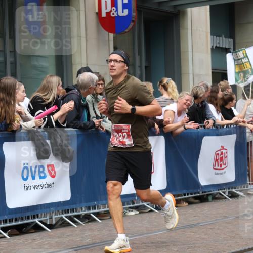 13.09.2026 - 21. swb-Marathon Bremen Strokosch-Dieckow http://msf.ph/oto/10391231 13.09.2026 13:05:18 Ziel 439, 1017, 1301, 1562, 1879, 2538, 3242, 3271, 4157, 5092, 5199, 5725, 6025, 6579, 7141, 8973, 1336, 1822, 2297, 3196, 3365, 4025, 4729, 7102, 9273 meine-sportfotos.de