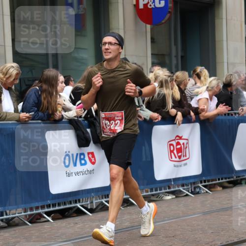 13.09.2026 - 21. swb-Marathon Bremen Strokosch-Dieckow http://msf.ph/oto/10391233 13.09.2026 13:05:18 Ziel 439, 1017, 1301, 1562, 1879, 2538, 3242, 3271, 4157, 5092, 5199, 5725, 6025, 6579, 7141, 8973, 1336, 1822, 2297, 3196, 3365, 4025, 4729, 7102, 9273 meine-sportfotos.de