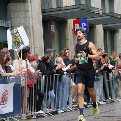 13.09.2026 - 21. swb-Marathon Bremen Strokosch-Dieckow http://msf.ph/oto/10391244 13.09.2026 13:05:29 Ziel 1017, 1301, 1562, 1745, 1879, 2538, 3242, 3520, 4157, 4712, 5199, 6025, 6058, 6579, 8334, 8706, 8877, 8973, 9010, 9918, 439, 1822, 2297, 3271, 3365, 4025, 5092, 5199, 5725, 6579, 7102, 7141, 9273 meine-sportfotos.de
