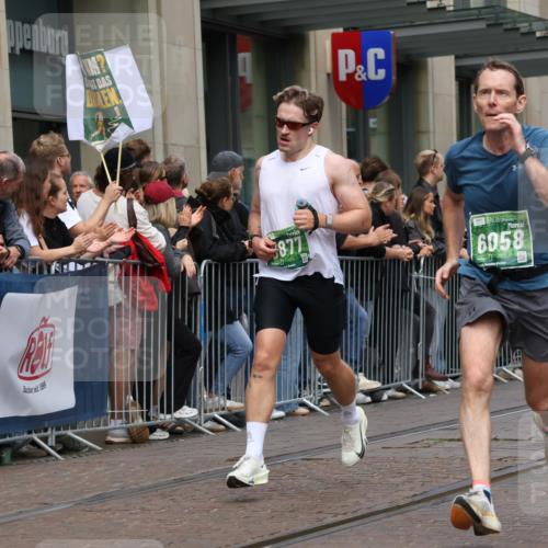 13.09.2026 - 21. swb-Marathon Bremen Strokosch-Dieckow http://msf.ph/oto/10391294 13.09.2026 13:05:41 Ziel 681, 1017, 1745, 2538, 3297, 3466, 3520, 4157, 4614, 4712, 5803, 6025, 6058, 6686, 7336, 7399, 8334, 8706, 8877, 8973, 8983, 9010, 9429, 9918, 439, 1301, 1562, 1879, 2538, 3242, 3271, 3365, 5092, 5199, 5725, 6579, 7141 meine-sportfotos.de