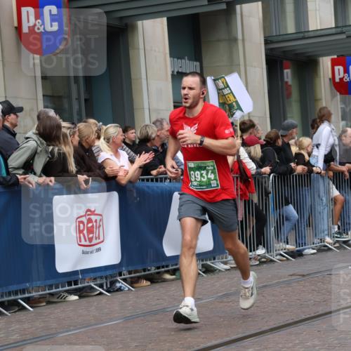13.09.2026 - 21. swb-Marathon Bremen Strokosch-Dieckow http://msf.ph/oto/10391389 13.09.2026 13:06:04 Ziel 474, 1770, 1901, 1921, 2832, 3466, 7336, 7590, 8621, 8670, 9934, 13148, 681, 1017, 1745, 2538, 3297, 3466, 3520, 4157, 4614, 4712, 5803, 6025, 6058, 6686, 7399, 8334, 8706, 8877, 8973, 8983, 9010, 9429, 9918 meine-sportfotos.de