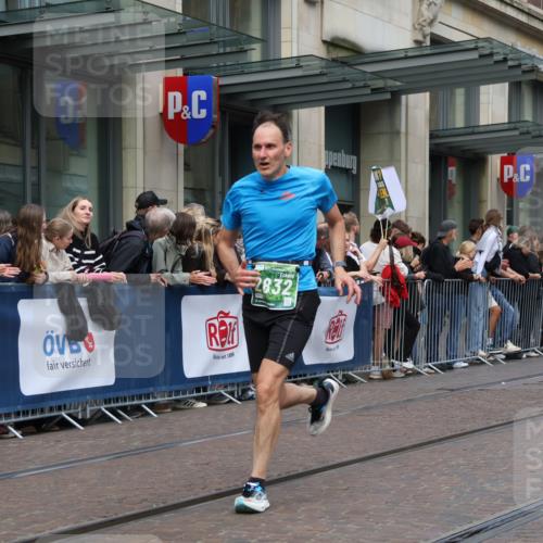 13.09.2026 - 21. swb-Marathon Bremen Strokosch-Dieckow http://msf.ph/oto/10391445 13.09.2026 13:06:20 Ziel 508, 521, 788, 1009, 1770, 1921, 2832, 3127, 3910, 4574, 4777, 5238, 6784, 6951, 7590, 8580, 13148, 474, 681, 1901, 3297, 3466, 4614, 5803, 6686, 7336, 7399, 8621, 8670, 8983, 9429, 9934 meine-sportfotos.de