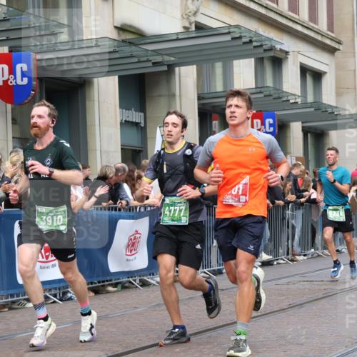13.09.2026 - 21. swb-Marathon Bremen Strokosch-Dieckow http://msf.ph/oto/10391462 13.09.2026 13:06:25 Ziel 508, 521, 788, 1009, 1770, 1921, 2832, 3127, 3910, 4574, 4777, 5238, 6784, 6951, 8580, 8888, 474, 1901, 3466, 4614, 6686, 7336, 7590, 8621, 8670, 9934, 13148 meine-sportfotos.de