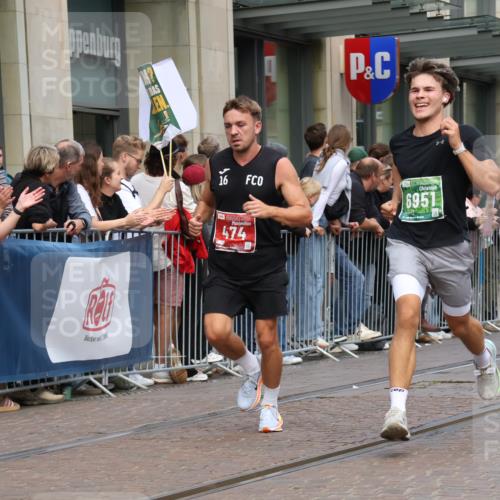 13.09.2026 - 21. swb-Marathon Bremen Strokosch-Dieckow http://msf.ph/oto/10391490 13.09.2026 13:06:32 Ziel 508, 521, 749, 788, 1009, 3127, 3794, 3910, 3973, 4574, 5238, 6784, 6951, 8580, 8888, 9708, 474, 1770, 1901, 1921, 2832, 4777, 7590, 8621, 8670, 9934, 13148 meine-sportfotos.de