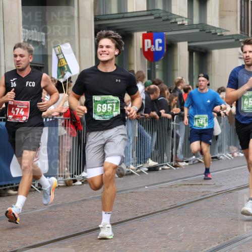 13.09.2026 - 21. swb-Marathon Bremen Strokosch-Dieckow http://msf.ph/oto/10391492 13.09.2026 13:06:32 Ziel 508, 521, 749, 788, 1009, 3127, 3794, 3910, 3973, 4574, 5238, 6784, 6951, 8580, 8888, 9708, 474, 1770, 1901, 1921, 2832, 4777, 7590, 8621, 8670, 9934, 13148 meine-sportfotos.de