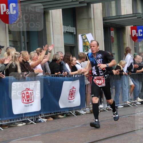 13.09.2026 - 21. swb-Marathon Bremen Strokosch-Dieckow http://msf.ph/oto/10391517 13.09.2026 13:06:38 Ziel 521, 749, 1009, 1540, 3127, 3794, 3973, 4574, 5238, 6784, 8580, 8888, 9708, 474, 508, 788, 1770, 1921, 2832, 3910, 4777, 5238, 6951, 7590, 8621, 9934, 13148 meine-sportfotos.de