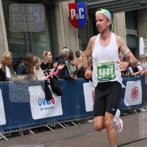 13.09.2026 - 21. swb-Marathon Bremen Strokosch-Dieckow http://msf.ph/oto/10391526 13.09.2026 13:06:40 Ziel 521, 749, 1540, 3127, 3794, 3973, 4574, 6053, 6784, 8580, 8888, 9708, 508, 788, 1009, 1770, 1921, 2832, 3910, 4777, 5238, 6951, 7590, 8621, 13148 meine-sportfotos.de